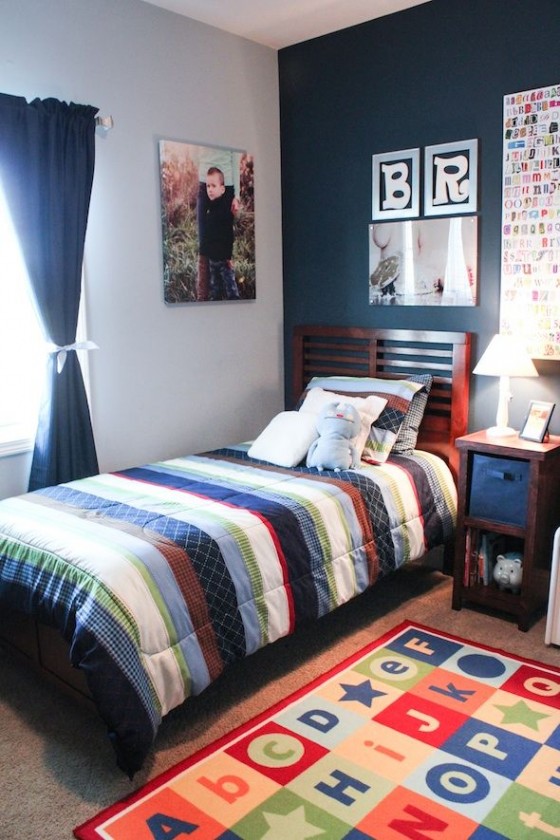 Fiú szoba vászonképek az ágy körül